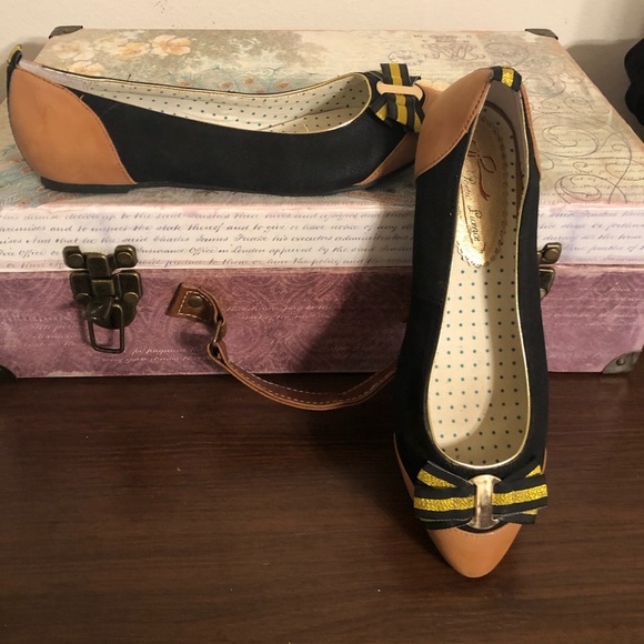 Poetic License Shoes - Poetic License “You Rebel” Flats size 6 1/2
